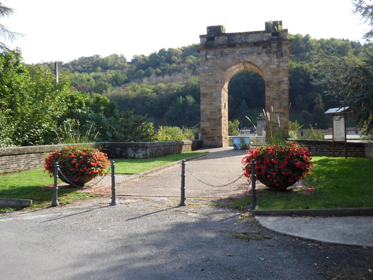 מלון דוקאזוויל Le Pont De Livinhac מראה חיצוני תמונה